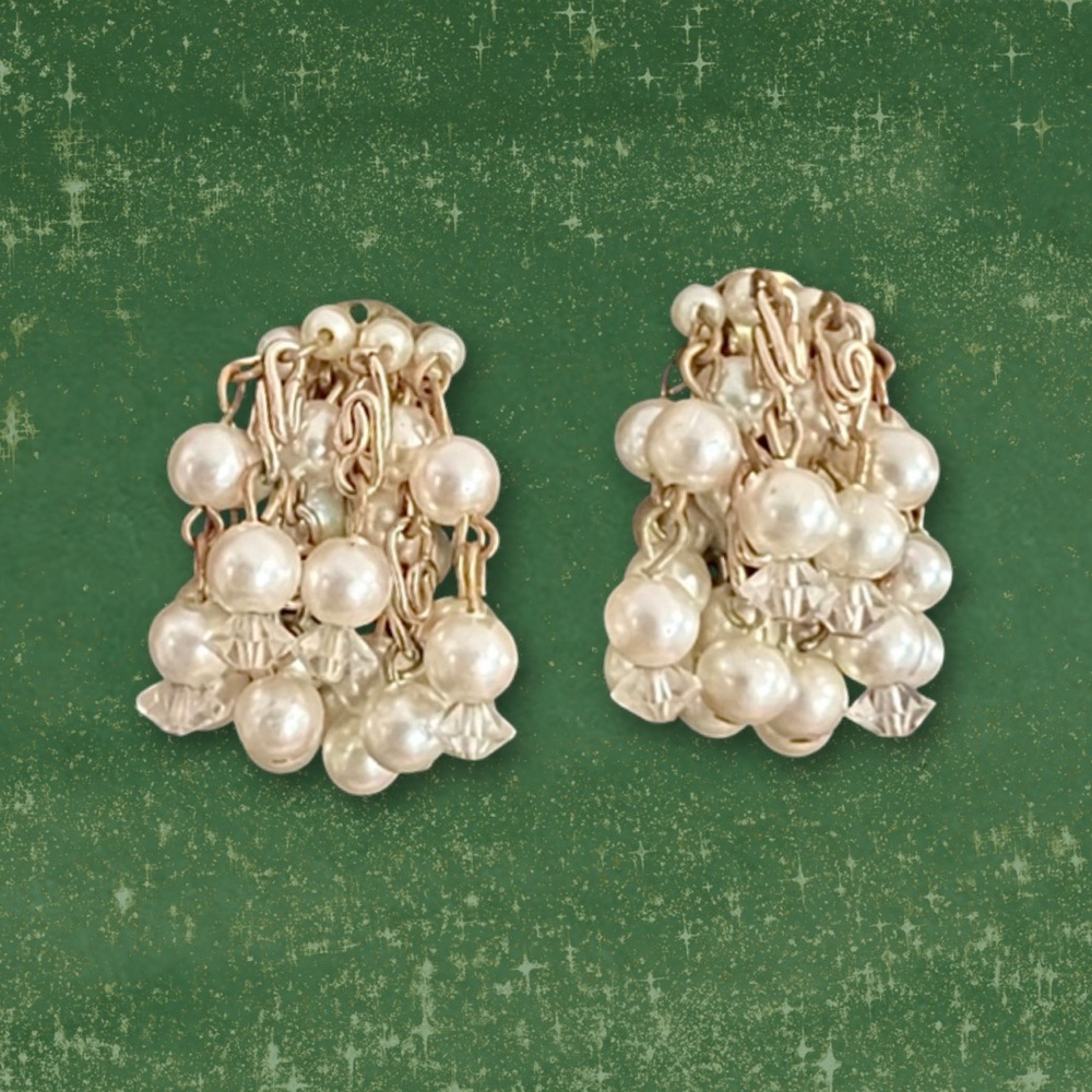 VTG Lisner Cluster Cha Cha Retro Clip Earrings Fun Faux Pearl & Crystal Dangle